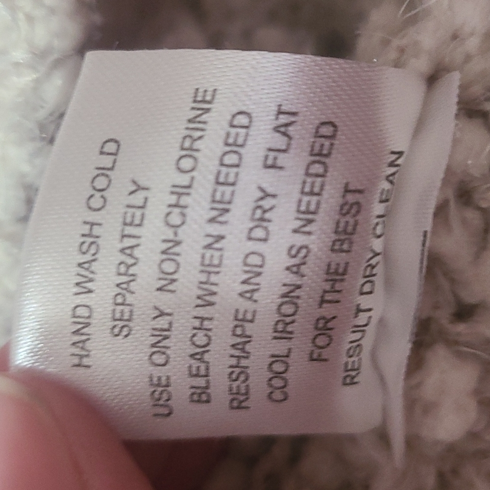 Very Soft Comfortable Turtleneck Sweater. - Picture 8 of 9